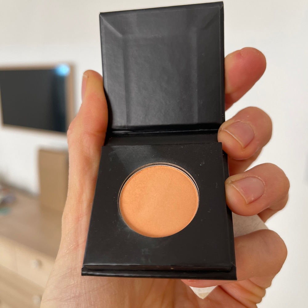 Crunchi Peach Eyeshadow